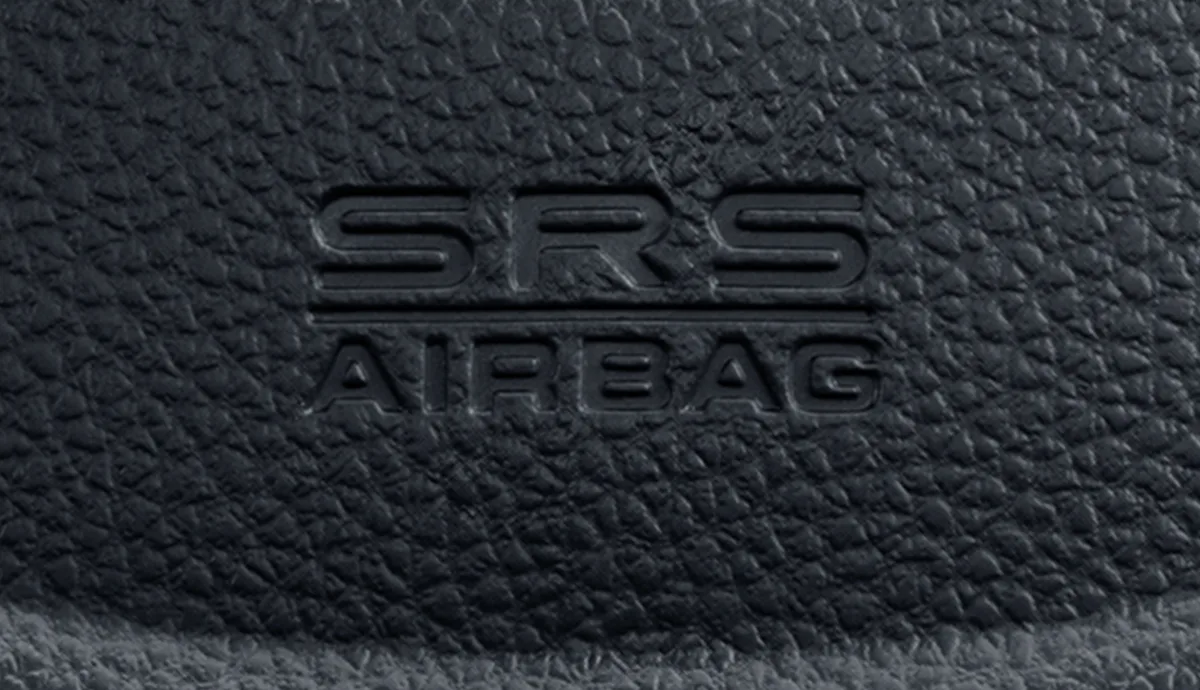 ถุงลม 6 ตำแหน่ง ถุงลมคู่หน้า (Dual SRS) ถุงลมด้านข้างคู่หน้า (Side Airbags) และม่านถุงลมด้านข้าง (Side Curtain Airbags)